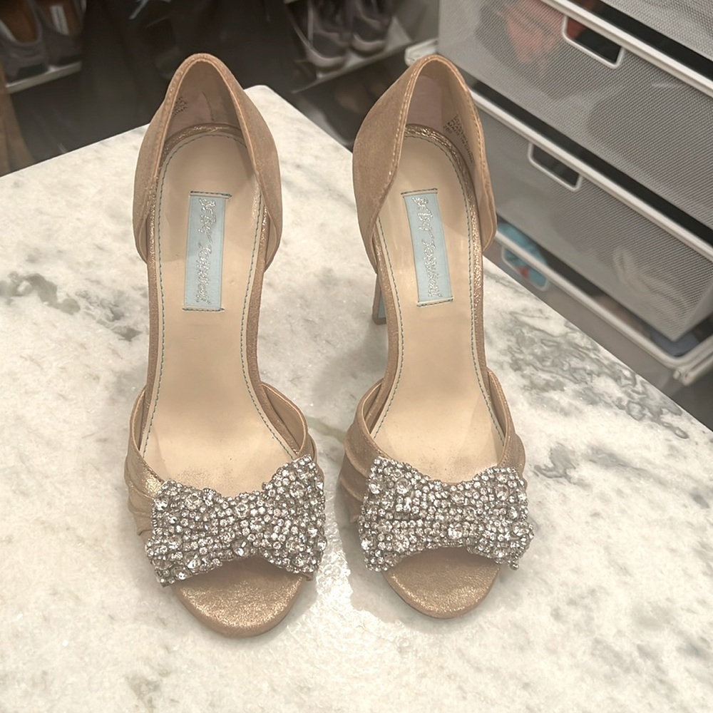 Betsey Johnson Landin Pump